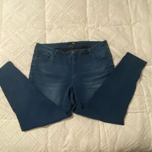 1822 Denim Blue Jeggings with Subtle Fading